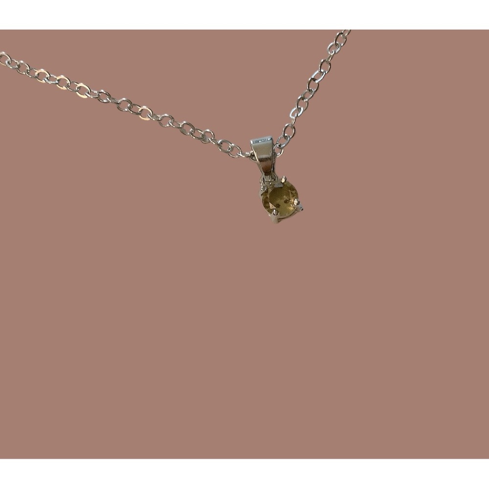 Effy 18 inch necklace with small yellow stone. Claw latch. NWT